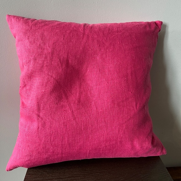 100% linen accent pillow, throw pillow, bright pink, 18 x 18 in, The Bay. - Picture 2 of 16